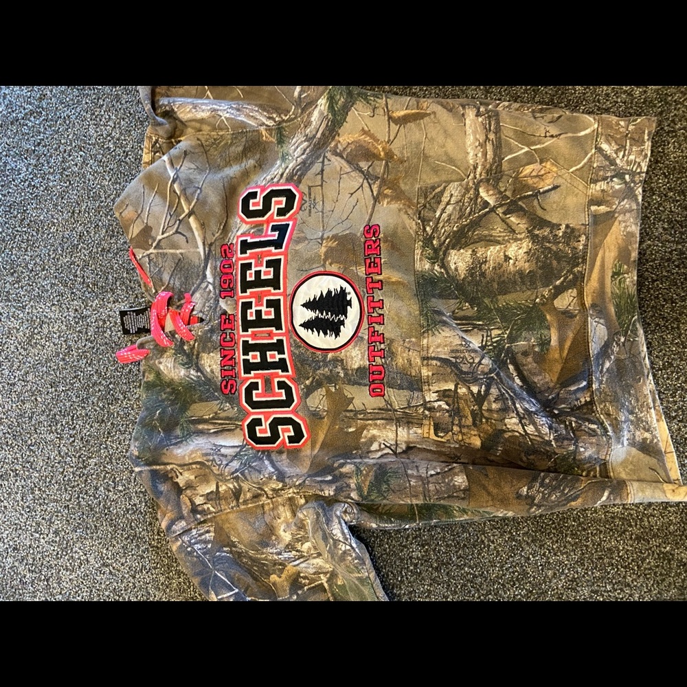 Scheels camo sweatshirt size small women’s